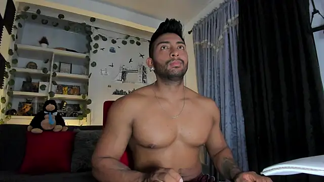 Snapshot of Couple_muscle1 chatting on 09/14/25, 10:20 Couple muscle1 online show from 09/14/25, 10:20