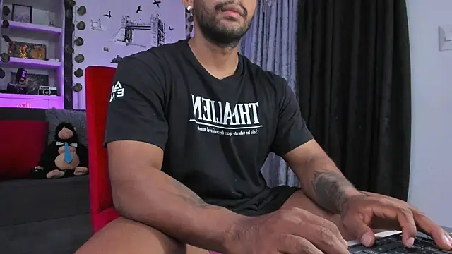 Snapshot of Couple_muscle1 chatting on 10/03/25, 11:02 Couple muscle1 online show from 10/03/25, 11:02