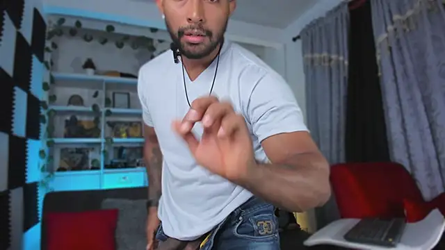 Couple muscle1 online show from 12/01/25, 01:43