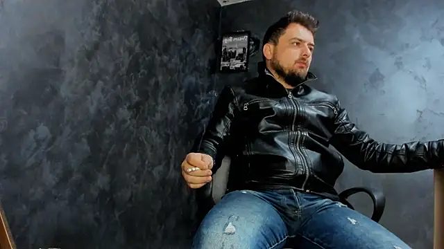 Snapshot of Master_Mark_Wayne chatting on 12/19/25, 07:48 Master Mark Wayne online show from 12/19/25, 07:48