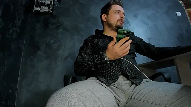 Snapshot of Master_Mark_Wayne chatting on 02/15/26, 10:39 Master Mark Wayne online show from 02/15/26, 10:39