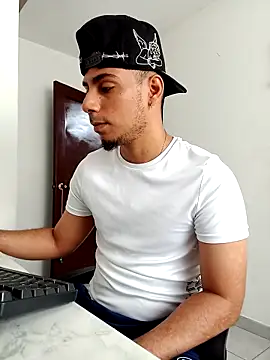 Snapshot of bonehur chatting on 04/10/26, 09:08 bonehur online show from 04/10/26, 09:08