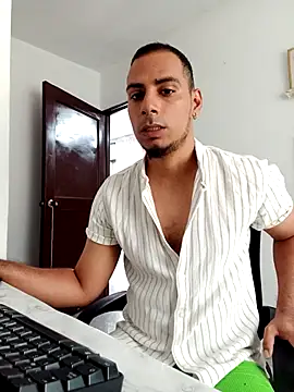 Snapshot of bonehur chatting on 04/13/26, 09:31 bonehur online show from 04/13/26, 09:31