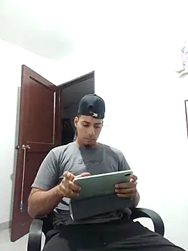 Snapshot of bonehur chatting on 04/19/26, 04:45 bonehur online show from 04/19/26, 04:45