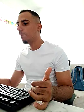 Snapshot of bonehur chatting on 04/27/26, 09:13 bonehur online show from 04/27/26, 09:13