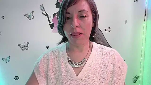 Snapshot of Lady_breaks_hearts chatting on 03/06/26, 12:56 Lady breaks hearts online show from 03/06/26, 12:56