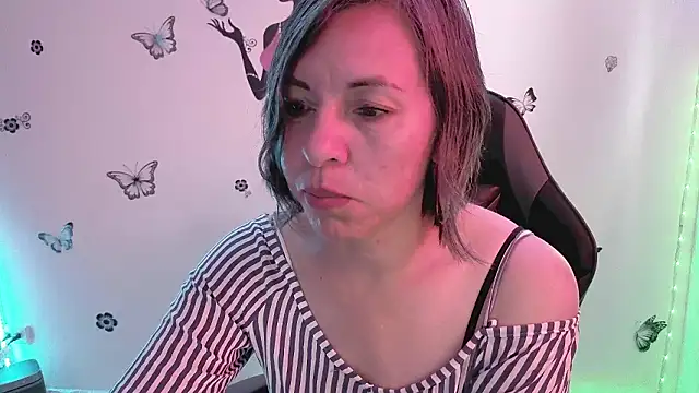 Snapshot of Lady_breaks_hearts chatting on 03/11/26, 12:44 Lady breaks hearts online show from 03/11/26, 12:44