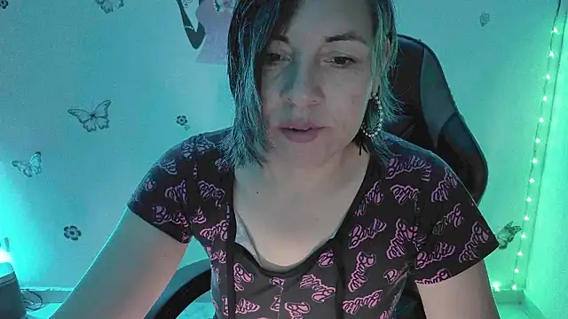 Snapshot of Lady_breaks_hearts chatting on 03/15/26, 10:21 Lady breaks hearts online show from 03/15/26, 10:21