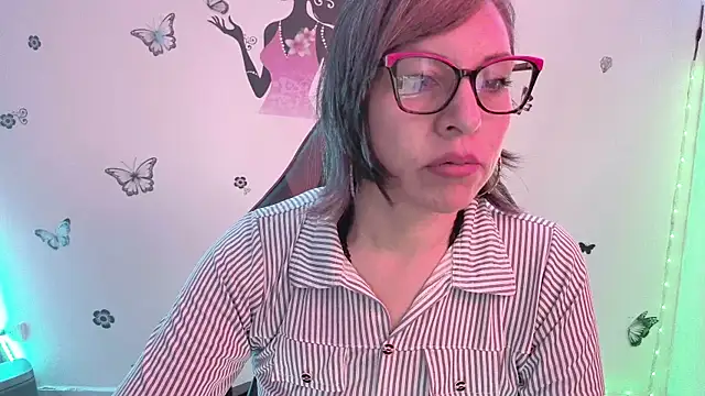 Snapshot of Lady_breaks_hearts chatting on 03/26/26, 12:44 Lady breaks hearts online show from 03/26/26, 12:44