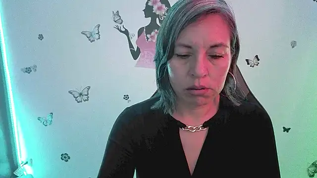 Snapshot of Lady_breaks_hearts chatting on 03/27/26, 12:27 Lady breaks hearts online show from 03/27/26, 12:27