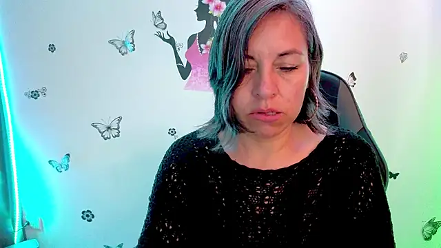 Snapshot of Lady_breaks_hearts chatting on 04/07/26, 01:00 Lady breaks hearts online show from 04/07/26, 01:00