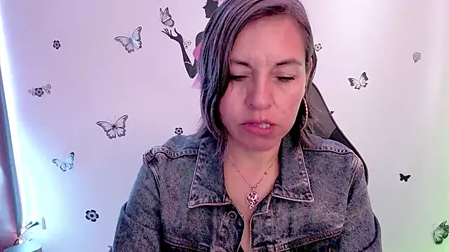 Snapshot of Lady_breaks_hearts chatting on 04/09/26, 12:54 Lady breaks hearts online show from 04/09/26, 12:54