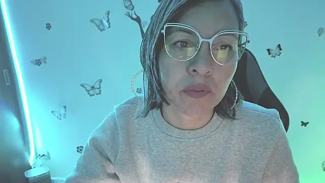 Snapshot of Lady_breaks_hearts chatting on 04/12/26, 10:31 Lady breaks hearts online show from 04/12/26, 10:31