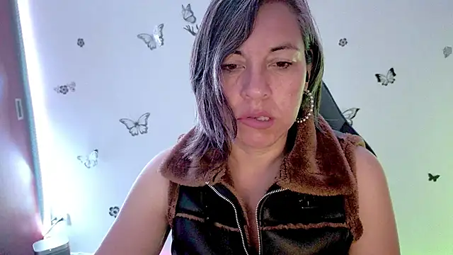 Snapshot of Lady_breaks_hearts chatting on 04/19/26, 10:14 Lady breaks hearts online show from 04/19/26, 10:14