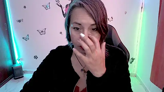 Lady breaks hearts online show from 07/15/26, 01:38