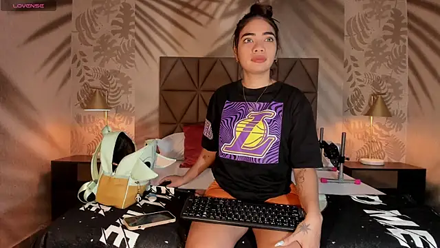 Vicky Palmer online show from 01/21/25, 08:43