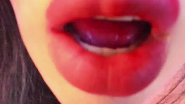 Snapshot of charlottemeyerr chatting on 02/11/25, 11:22 charlottemeyerr online show from 02/11/25, 11:22