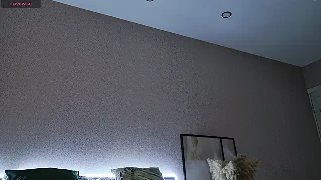 Snapshot of Hey_Kris chatting on 12/22/24, 06:37 Hey Kris online show from 12/22/24, 06:37