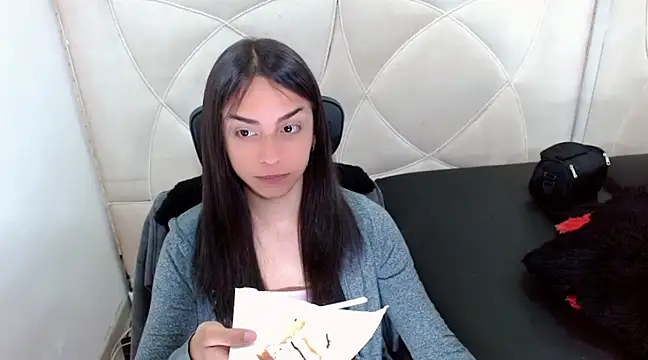 Snapshot of Dollbehavior_ chatting on 12/14/24, 03:51 Dollbehavior online show from 12/14/24, 03:51