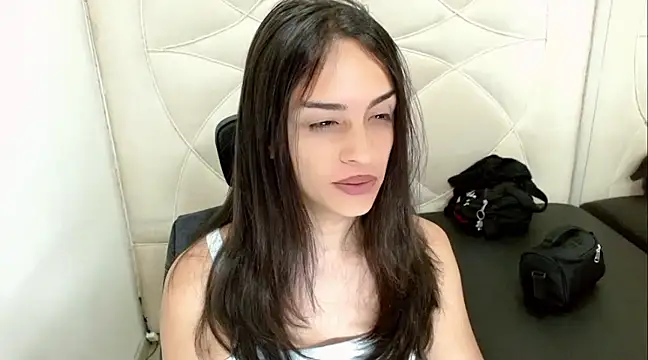 Snapshot of Dollbehavior_ chatting on 12/17/24, 09:28 Dollbehavior online show from 12/17/24, 09:28