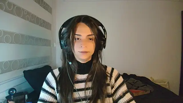 Snapshot of Dollbehavior_ chatting on 10/19/25, 08:26 Dollbehavior online show from 10/19/25, 08:26