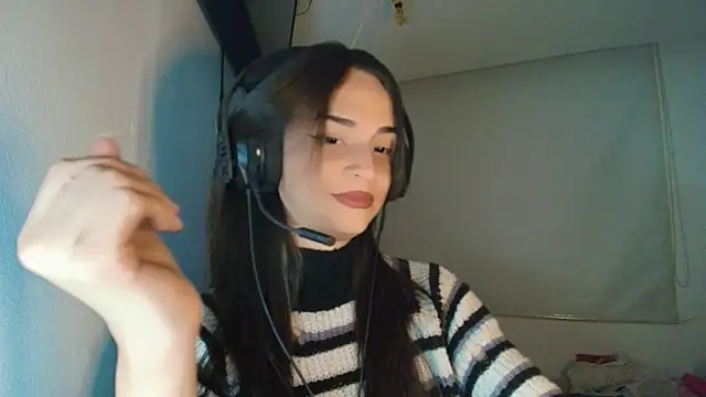 Snapshot of Dollbehavior_ chatting on 10/30/25, 05:31 Dollbehavior online show from 10/30/25, 05:31