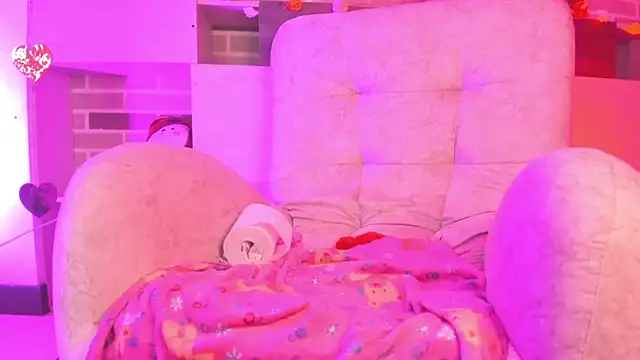 Snapshot of Rousse_Collinss chatting on 02/14/25, 05:41 Rousse Collinss online show from 02/14/25, 05:41