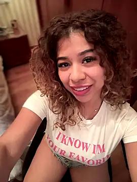 Snapshot of LEONCITA_ chatting on 12/16/25, 05:18 LEONCITA online show from 12/16/25, 05:18