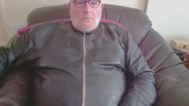 Snapshot of Leatherman63 chatting on 07/01/26, 01:24 Leatherman63 online show from 07/01/26, 01:24