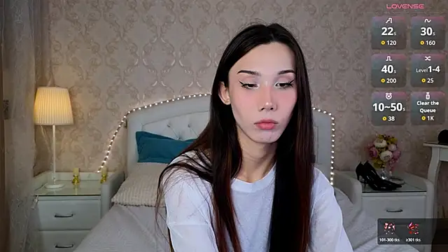 Kaia Sunshine Mia online show from 11/06/25, 09:43