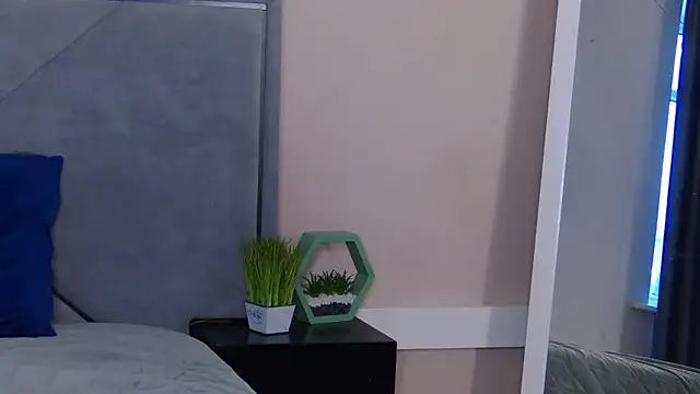 NicoleRosss online show from 04/15/26, 01:40