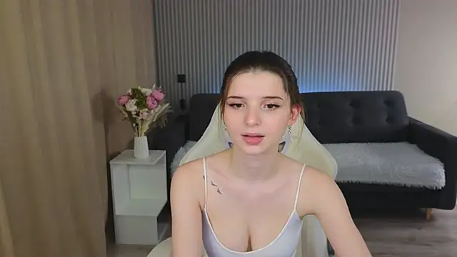 Snapshot of sofia__home chatting on 11/02/25, 04:31 sofia home online show from 11/02/25, 04:31