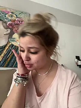 Snapshot of AllysonK chatting on 04/21/26, 10:32 AllysonK online show from 04/21/26, 10:32