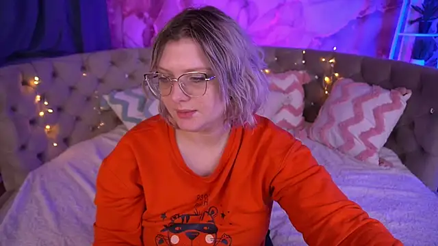 Snapshot of CoolTatis chatting on 12/15/25, 07:34 CoolTatis online show from 12/15/25, 07:34