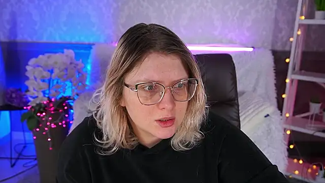 Snapshot of CoolTatis chatting on 02/04/26, 08:20 CoolTatis online show from 02/04/26, 08:20