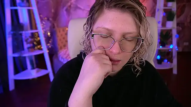 Snapshot of CoolTatis chatting on 02/06/26, 06:29 CoolTatis online show from 02/06/26, 06:29