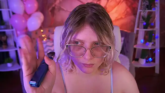 Snapshot of CoolTatis chatting on 02/19/26, 07:15 CoolTatis online show from 02/19/26, 07:15