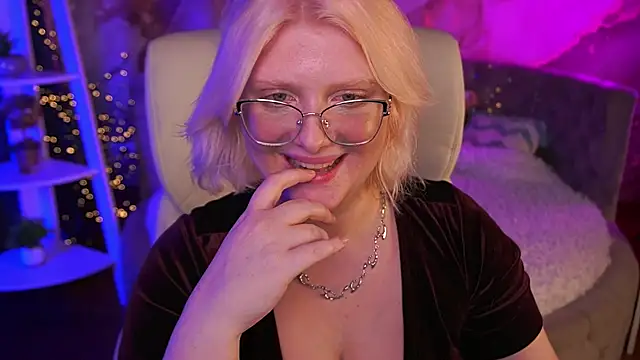 Snapshot of CoolTatis chatting on 03/27/26, 08:26 CoolTatis online show from 03/27/26, 08:26