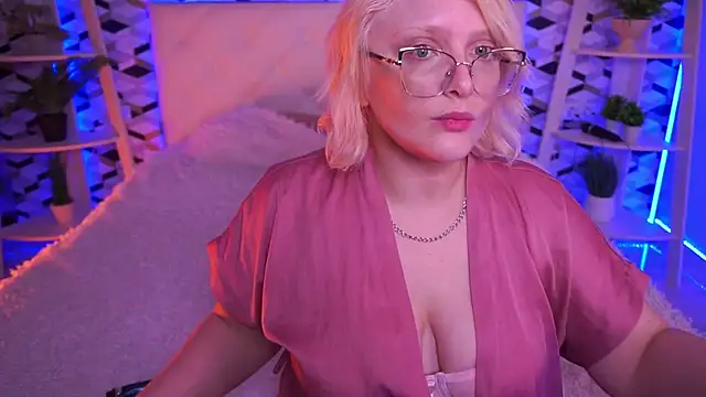 Snapshot of CoolTatis chatting on 04/05/26, 06:32 CoolTatis online show from 04/05/26, 06:32