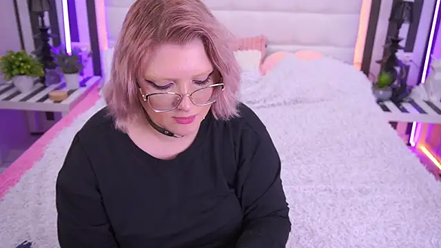 Snapshot of CoolTatis chatting on 04/14/26, 06:30 CoolTatis online show from 04/14/26, 06:30