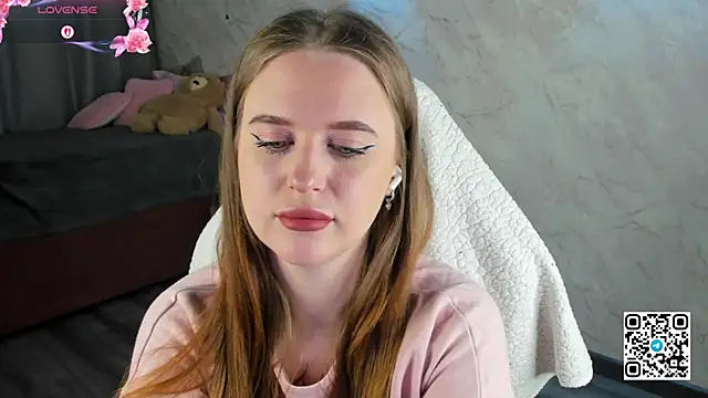 Snapshot of Betany_Foks chatting on 04/14/26, 12:27 Betany Foks online show from 04/14/26, 12:27