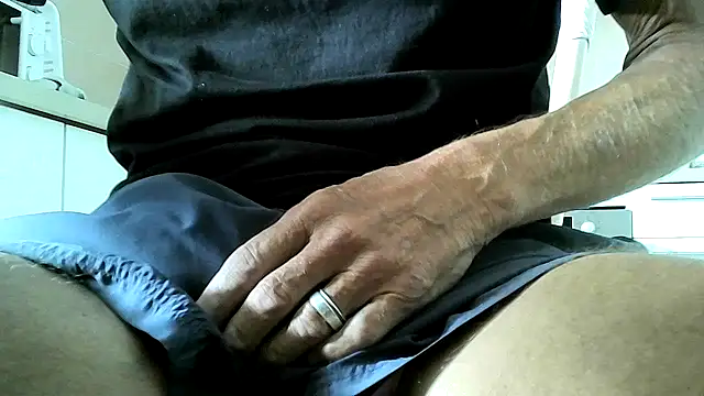 ewuich1 online show from 03/21/25, 03:57