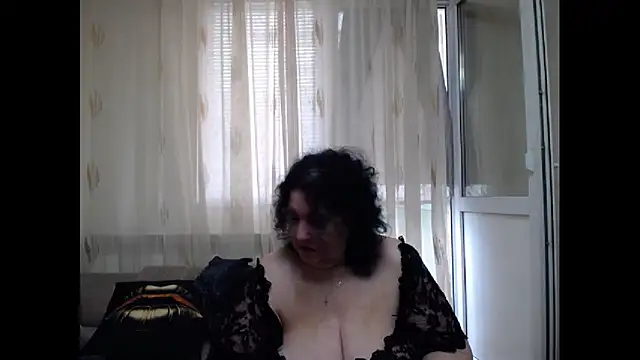 Snapshot of maturekorine chatting on 07/13/26, 11:02 maturekorine online show from 07/13/26, 11:02