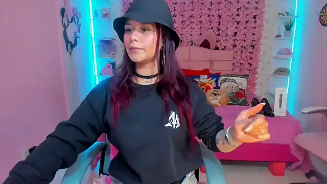 Snapshot of red_moon_2 chatting on 12/20/24, 03:47 red moon 2 online show from 12/20/24, 03:47