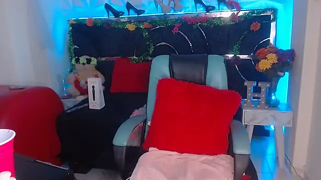 Snapshot of red_moon_2 chatting on 01/15/25, 10:02 red moon 2 online show from 01/15/25, 10:02