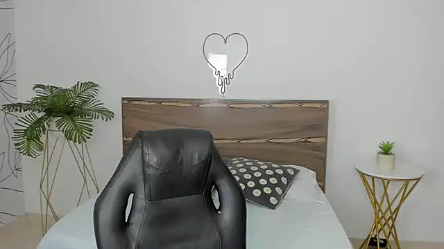 ivette bocelly online show from 12/11/24, 07:03