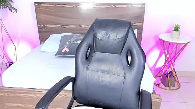 ivette bocelly online show from 02/18/25, 07:41