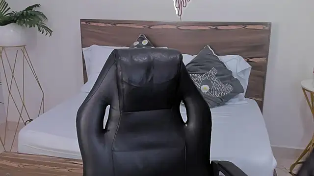 ivette bocelly online show from 02/21/25, 08:16