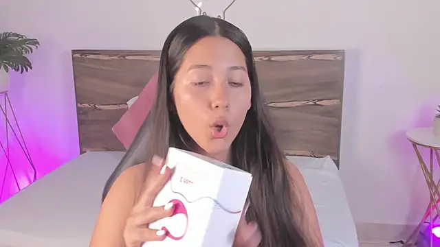 ivette bocelly online show from 03/04/25, 07:43