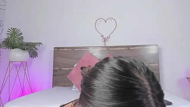 ivette bocelly online show from 03/04/25, 10:49